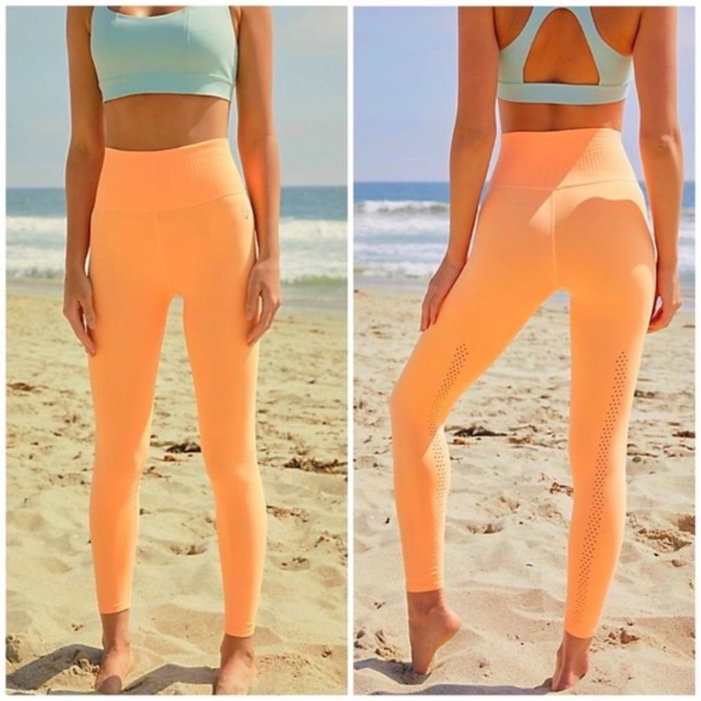 XS/S Good Karma Leggings in Peach Horizon